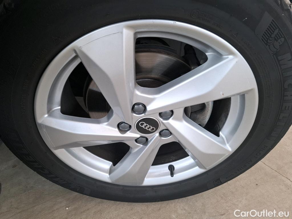  Audi  Q3 AUDI  / 2018 / 5P / SUV 35 TFSI 150 MHEV S TRONIC DESIGN LUXE #64