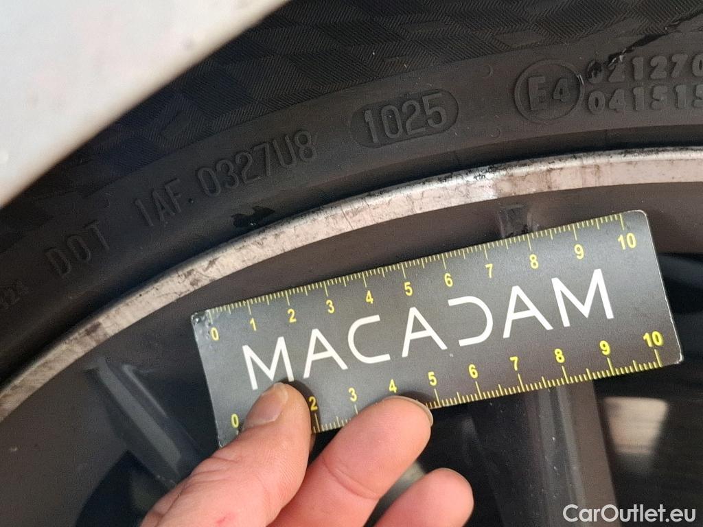  Mercedes  A-Klasse MERCEDES-BENZ Classe A Berline / 2018 / 4P / Berline A 200 d AMG Line 8G-DCT #32