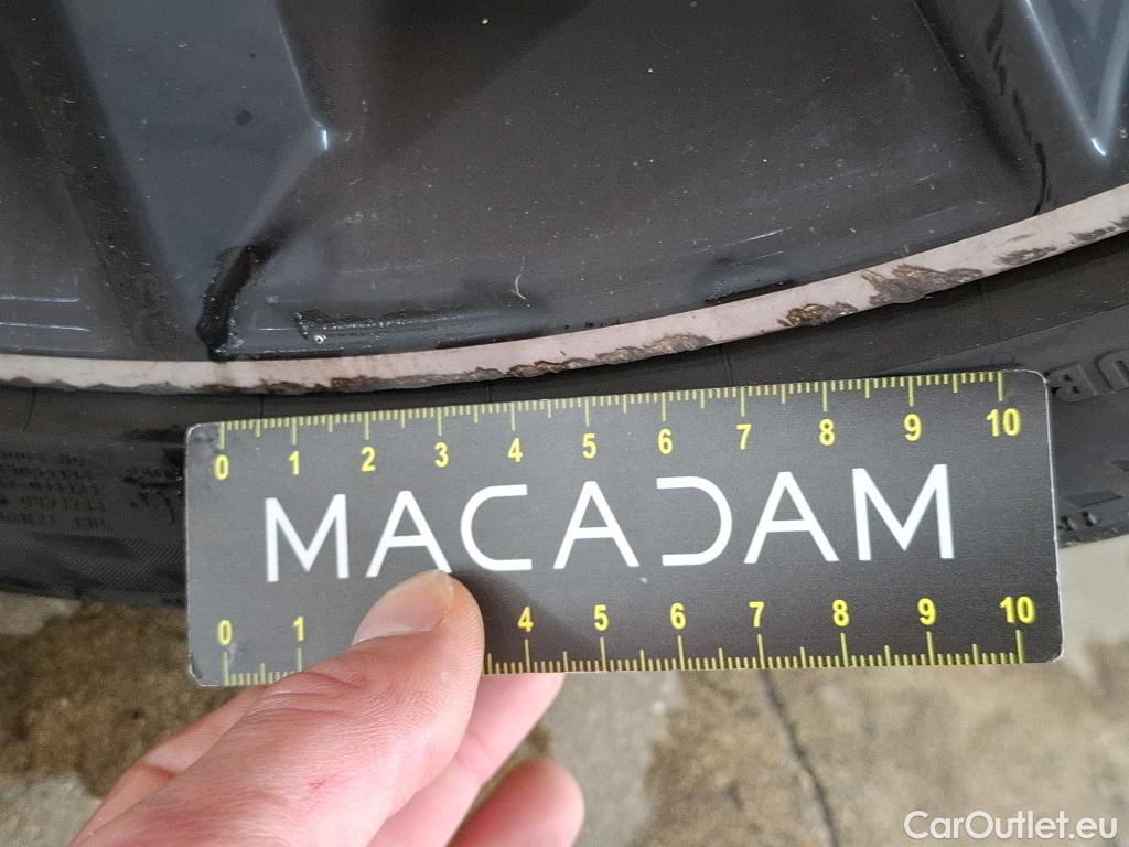  Mercedes  A-Klasse MERCEDES-BENZ Classe A Berline / 2018 / 4P / Berline A 200 d AMG Line 8G-DCT #18