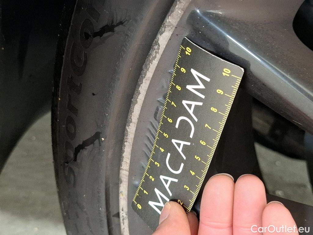  Mercedes  A-Klasse MERCEDES-BENZ Classe A Berline / 2018 / 4P / Berline A 200 d AMG Line 8G-DCT #35