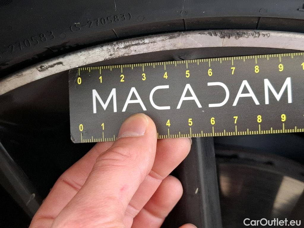  Mercedes  A-Klasse MERCEDES-BENZ Classe A Berline / 2018 / 4P / Berline A 200 d AMG Line 8G-DCT #17