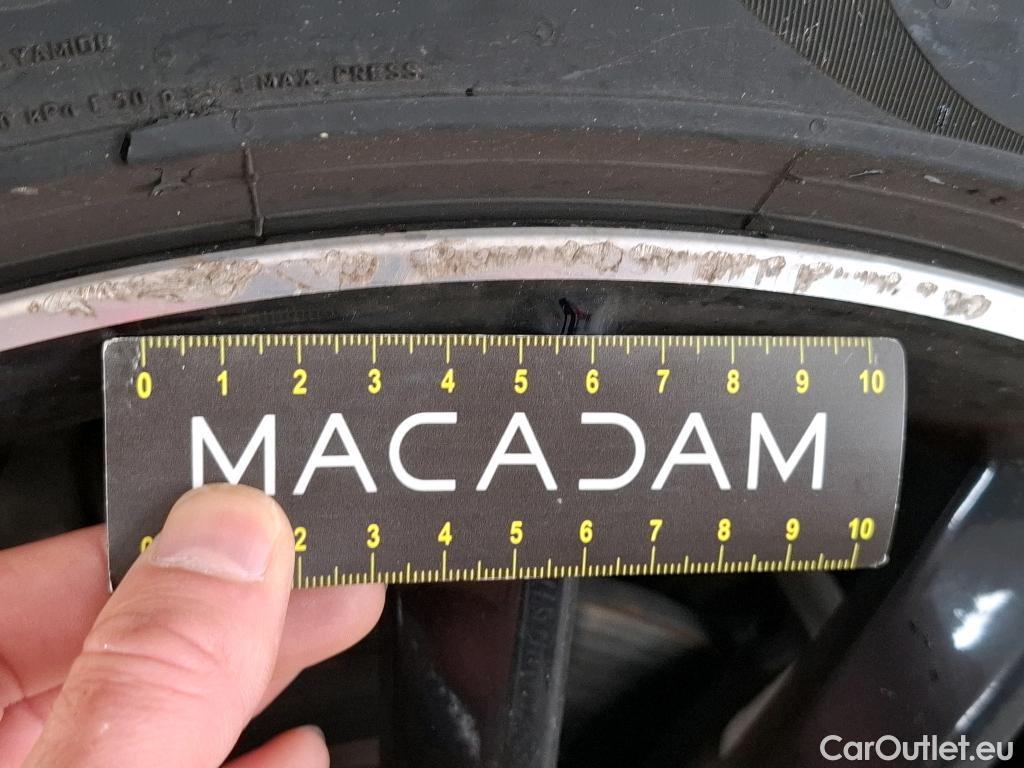  Mercedes  A-Klasse MERCEDES-BENZ Classe A Berline / 2018 / 4P / Berline A 200 d AMG Line 8G-DCT #20