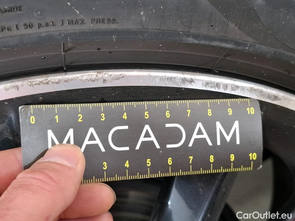  Mercedes  A-Klasse MERCEDES-BENZ Classe A Berline / 2018 / 4P / Berline A 200 d AMG Line 8G-DCT #25