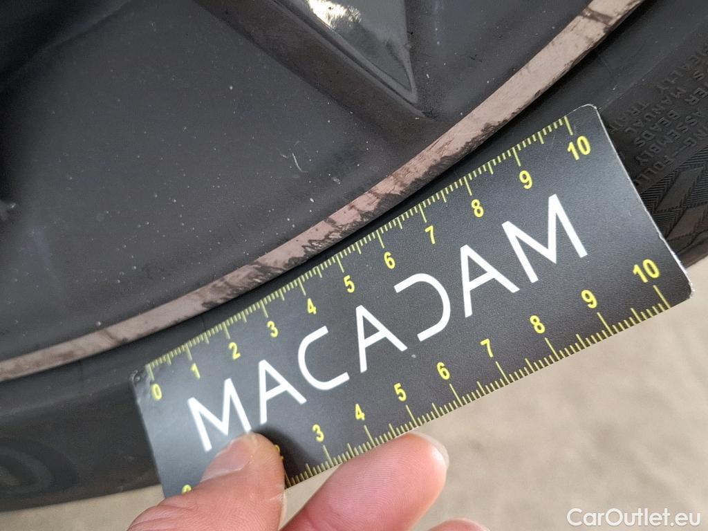  Mercedes  A-Klasse MERCEDES-BENZ Classe A Berline / 2018 / 4P / Berline A 200 d AMG Line 8G-DCT #33