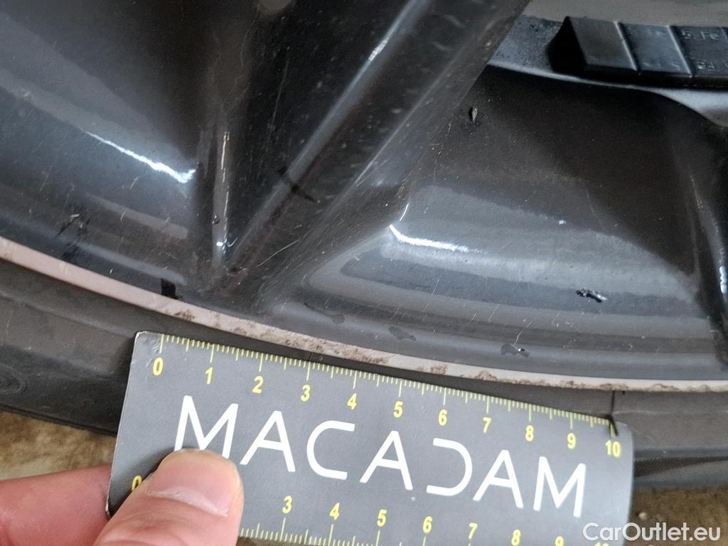  Mercedes  A-Klasse MERCEDES-BENZ Classe A Berline / 2018 / 4P / Berline A 200 d AMG Line 8G-DCT #23