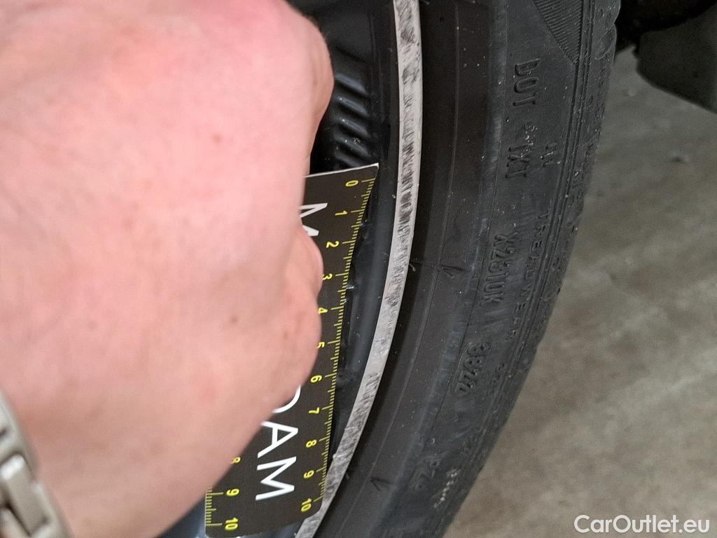  Mercedes  A-Klasse MERCEDES-BENZ Classe A Berline / 2018 / 4P / Berline A 200 d AMG Line 8G-DCT #27