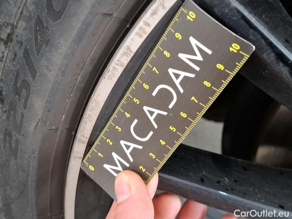  Mercedes  A-Klasse MERCEDES-BENZ Classe A Berline / 2018 / 4P / Berline A 200 d AMG Line 8G-DCT #22