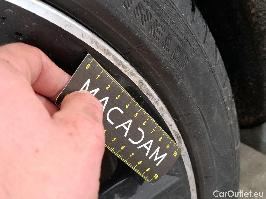  Mercedes  A-Klasse MERCEDES-BENZ Classe A Berline / 2018 / 4P / Berline A 200 d AMG Line 8G-DCT #26