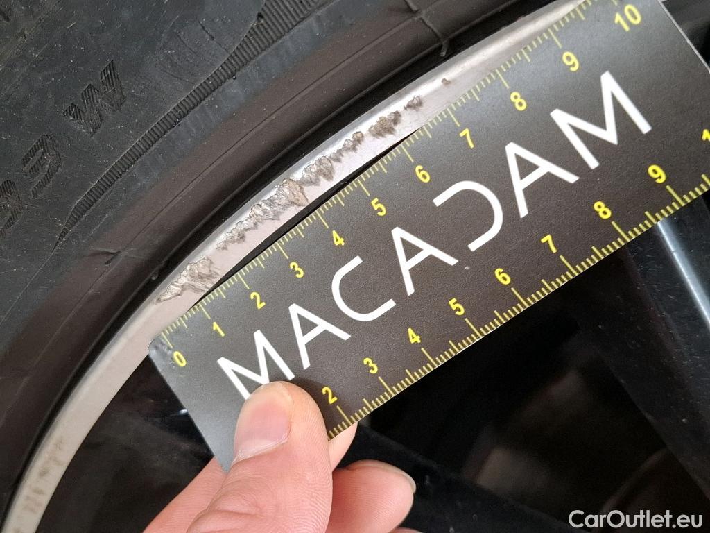  Mercedes  A-Klasse MERCEDES-BENZ Classe A Berline / 2018 / 4P / Berline A 200 d AMG Line 8G-DCT #21