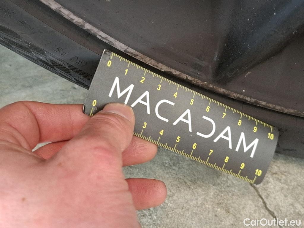  Mercedes  A-Klasse MERCEDES-BENZ Classe A Berline / 2018 / 4P / Berline A 200 d AMG Line 8G-DCT #34