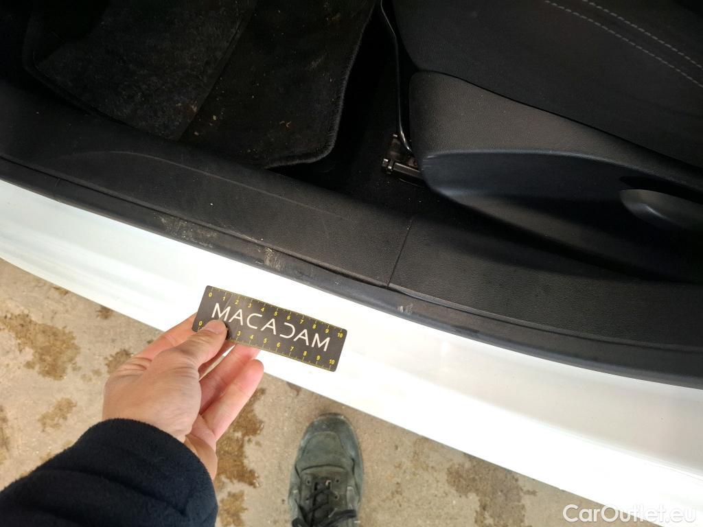  Peugeot  208  Affaire Premium 1.5 HDi 100CV BVM5 E6dT #28