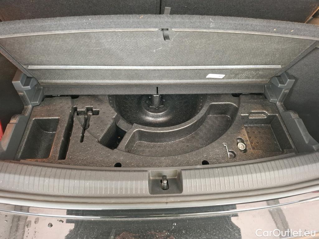  Volkswagen  Tiguan VOLKSWAGEN  Allspace / 2017 / 5P / SUV 1.5 TSI 150 EVO DSG7 Carat #8