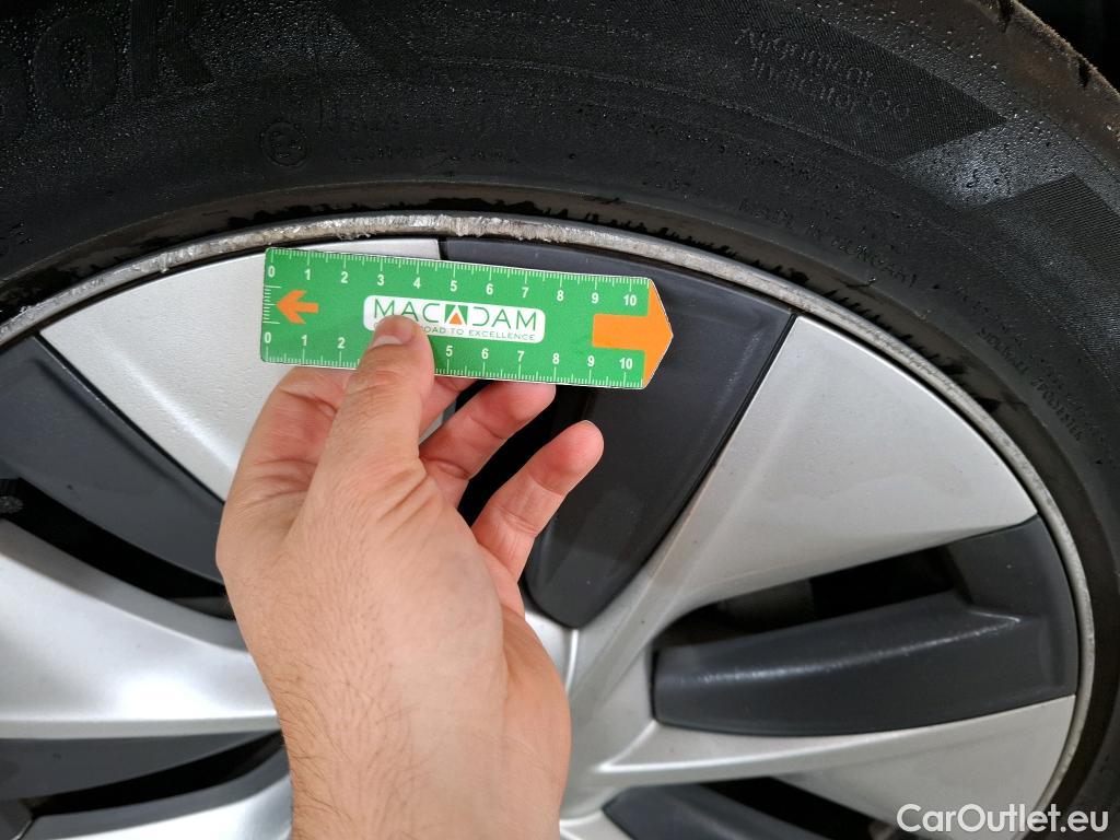  Tesla  Model Y TESLA  / 2021 / 5P / SUV RWD #36