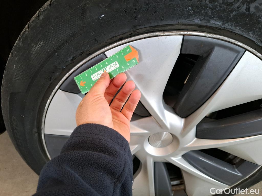  Tesla  Model Y TESLA  / 2021 / 5P / SUV RWD #4