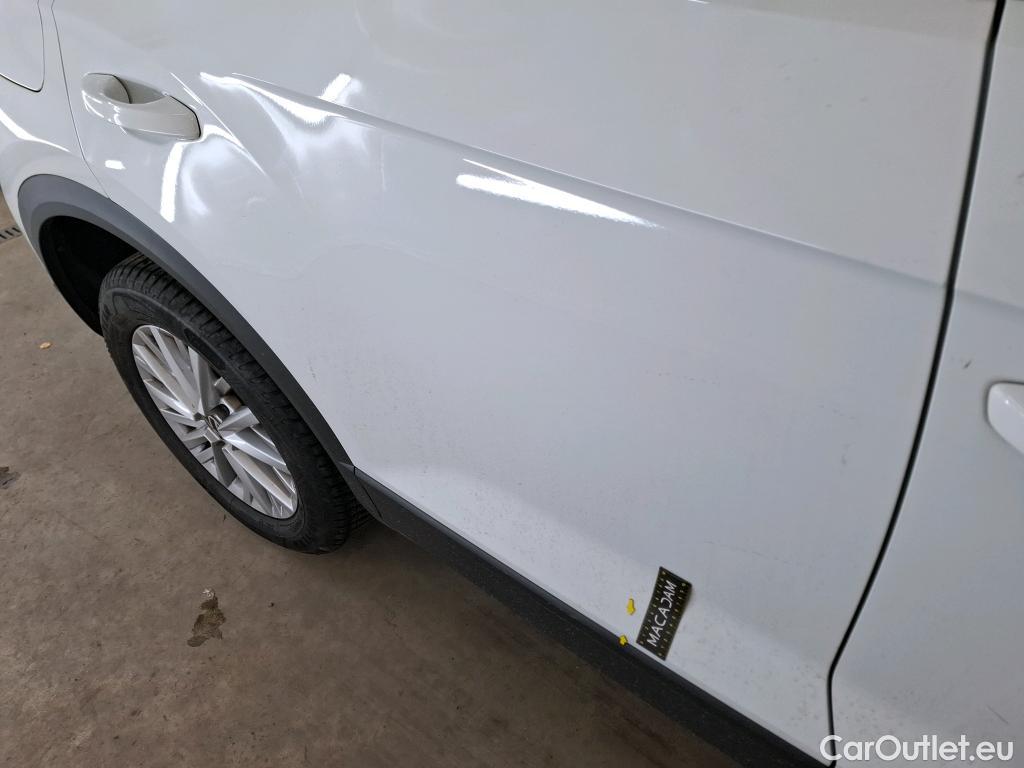  Volkswagen  T-ROC VOLKSWAGEN  / 2017 / 5P / SUV 1.5 TSI 150 EVO LOUNGE BUSINESS DSG7 #26