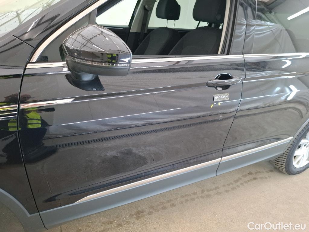  Volkswagen  Tiguan VOLKSWAGEN  Allspace / 2017 / 5P / SUV 1.5 TSI 150 EVO DSG7 Carat #5