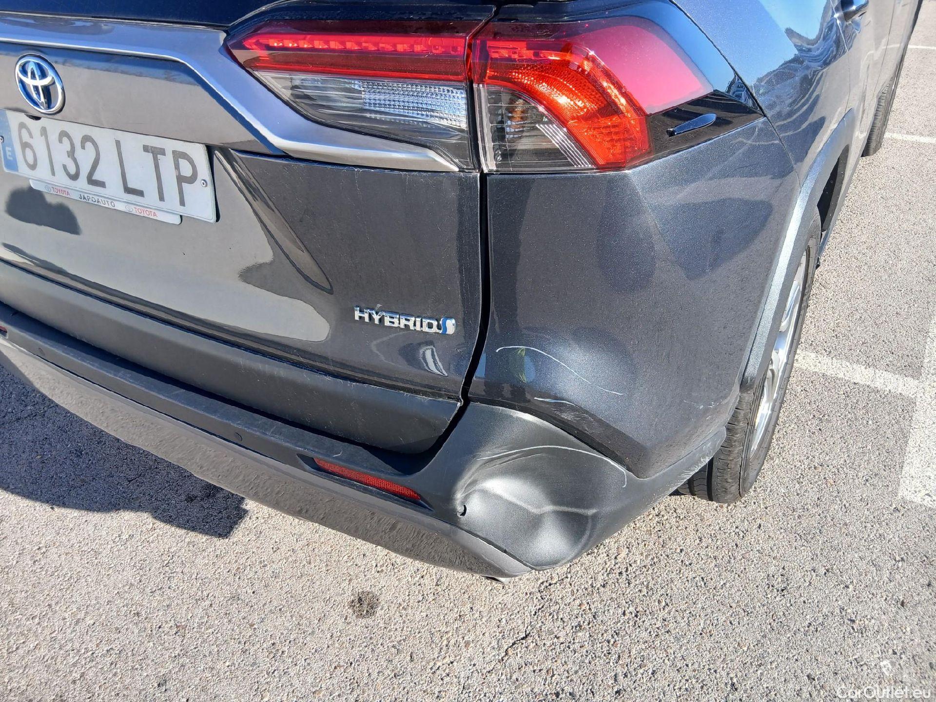  Toyota  RAV4 TOYOTA  / 2018 / 5P / todoterreno 2.5l 220H Advance #23