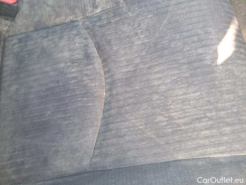  Toyota  Prius TOYOTA  / 2018 / 5P / berlina con portón 1.8  AWD-i #16