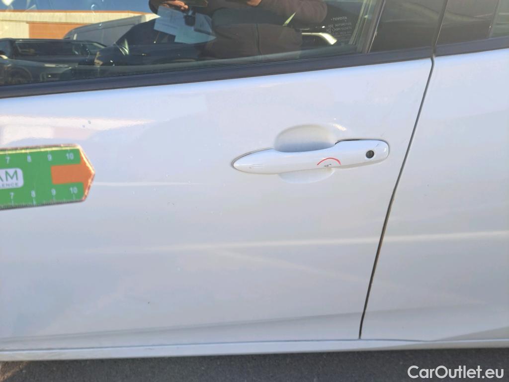  Toyota  Prius TOYOTA  / 2018 / 5P / berlina con portón 1.8  AWD-i #38