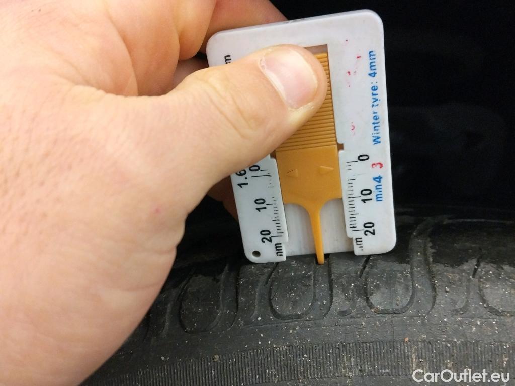  KIA  Niro KIA  / 2019 / 5P / crossover 1.6 GDi HEV 104kW (141CV) Drive #12