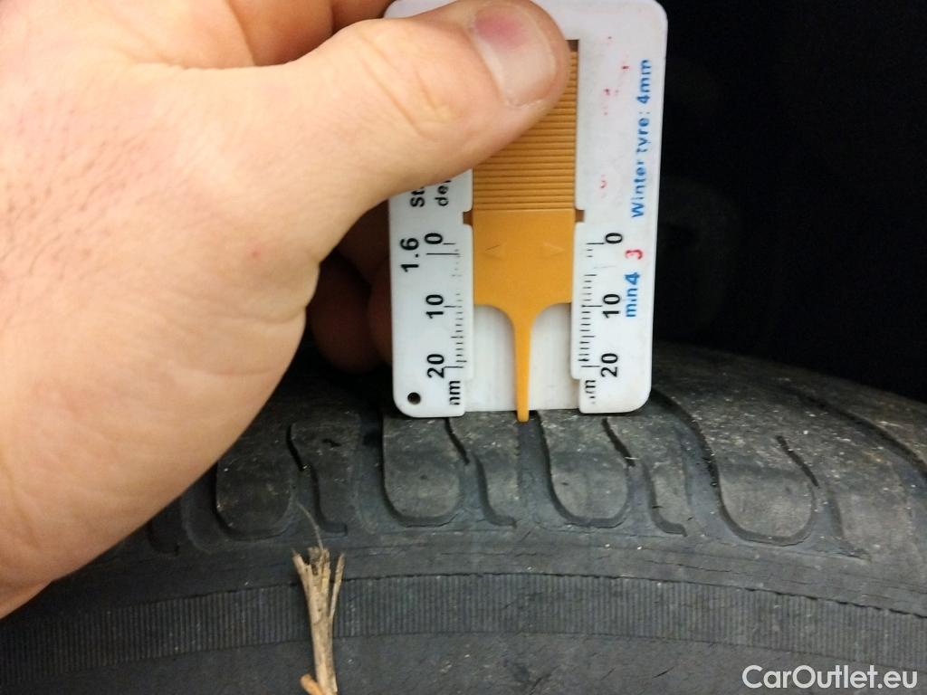  KIA  Niro KIA  / 2019 / 5P / crossover 1.6 GDi HEV 104kW (141CV) Drive #10