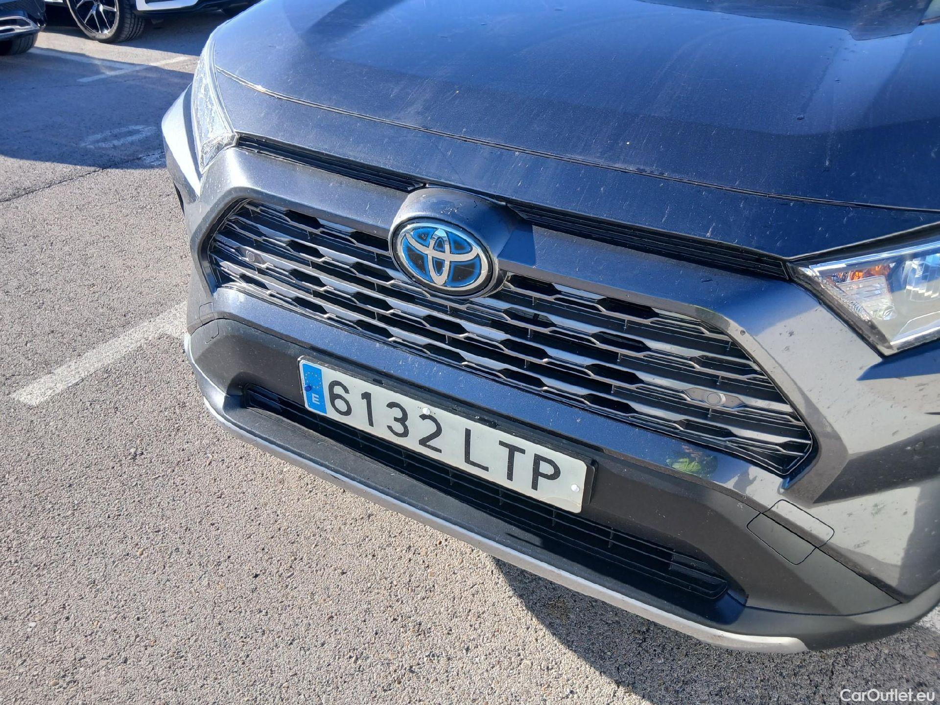  Toyota  RAV4 TOYOTA  / 2018 / 5P / todoterreno 2.5l 220H Advance #8