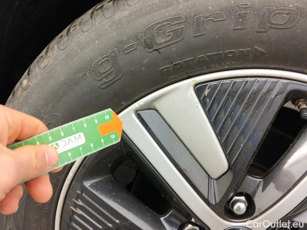  KIA  Niro KIA  / 2019 / 5P / crossover 1.6 GDi HEV 104kW (141CV) Drive #6