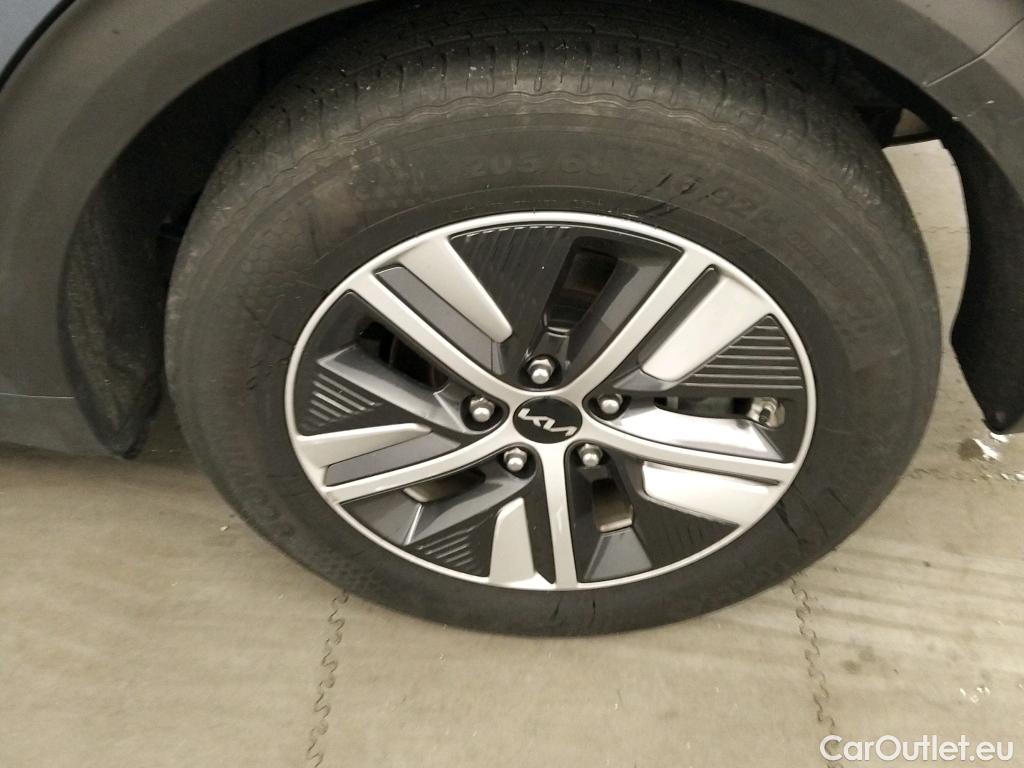  KIA  Niro KIA  / 2019 / 5P / crossover 1.6 GDi HEV 104kW (141CV) Drive #29