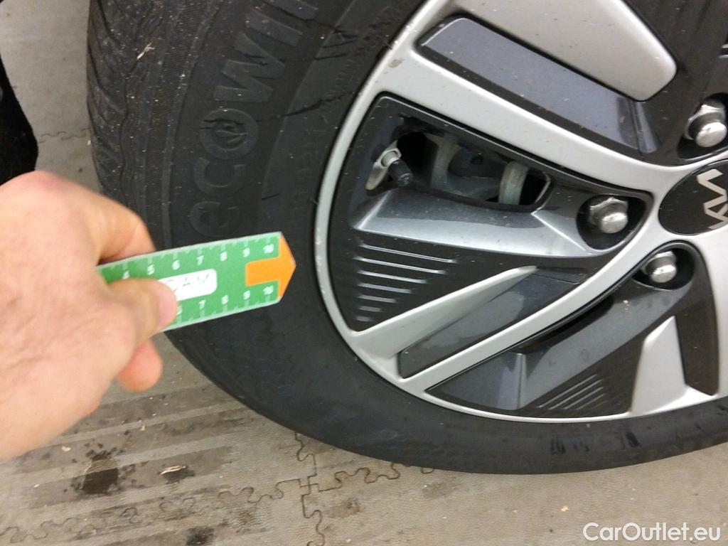  KIA  Niro KIA  / 2019 / 5P / crossover 1.6 GDi HEV 104kW (141CV) Drive #32