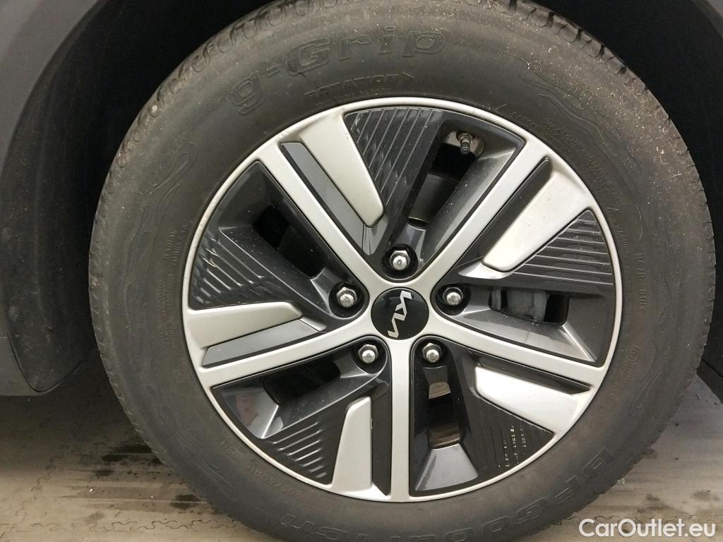  KIA  Niro KIA  / 2019 / 5P / crossover 1.6 GDi HEV 104kW (141CV) Drive #5
