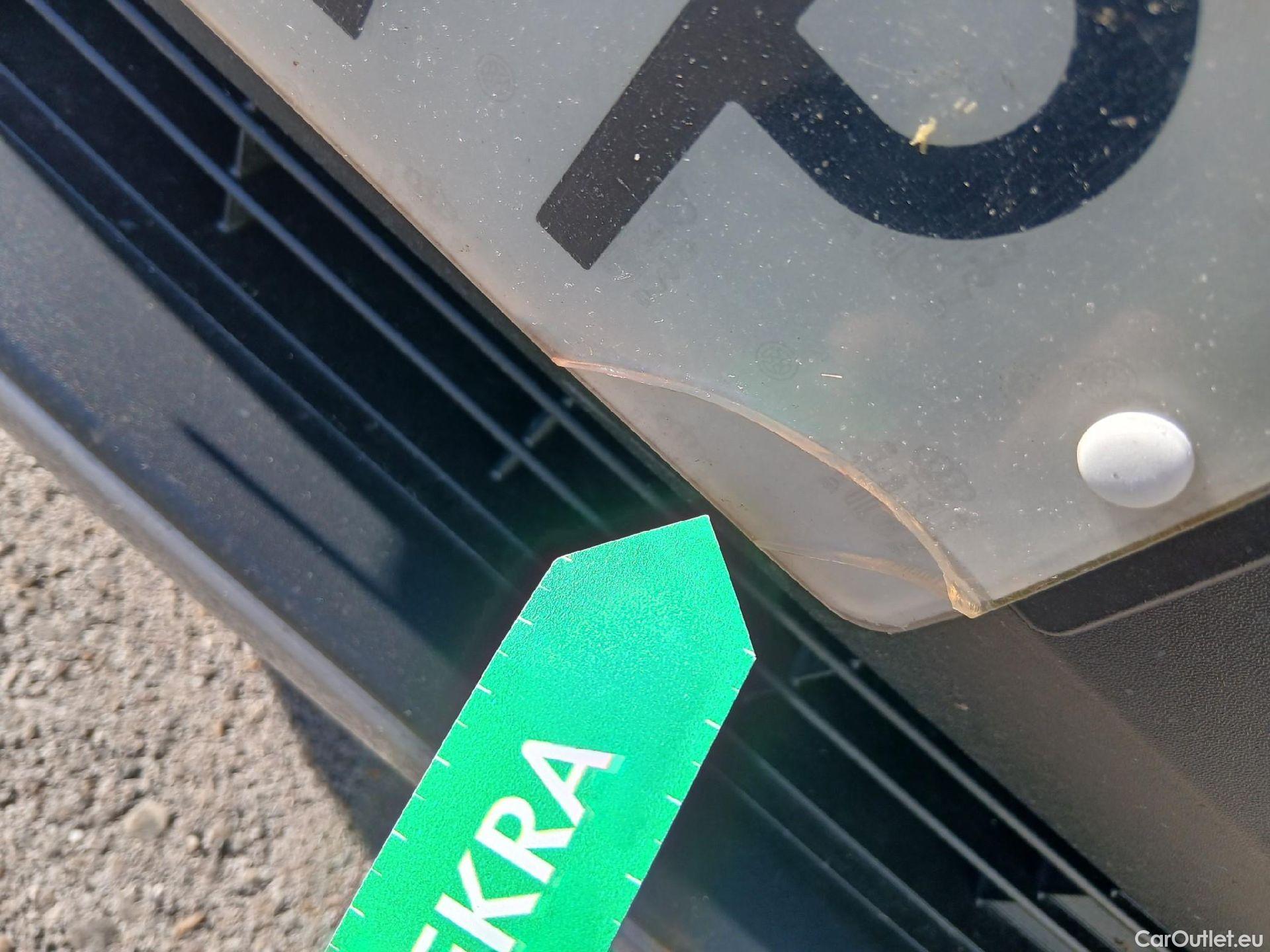  Toyota  RAV4 TOYOTA  / 2018 / 5P / todoterreno 2.5l 220H Advance #9