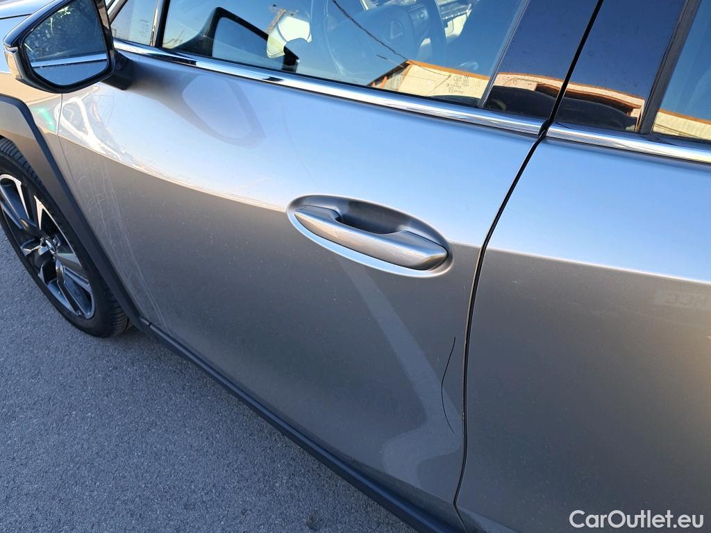  Lexus  UX LEXUS  / 2018 / 5P / todoterreno 2.0 250h Premium #1