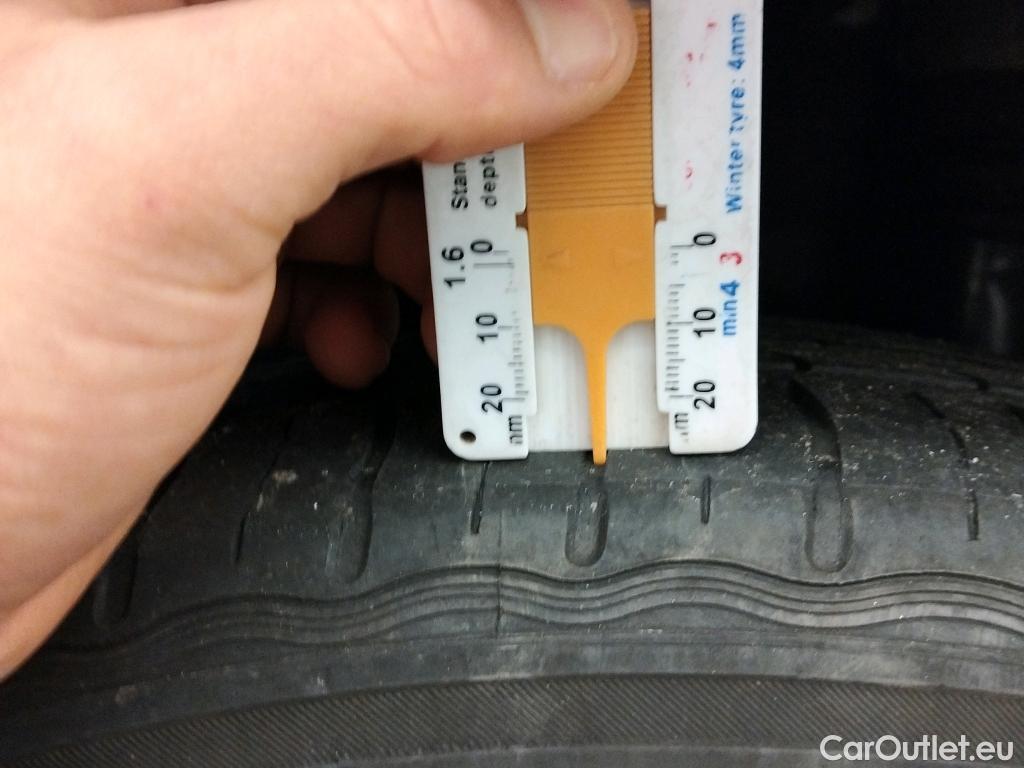  KIA  Niro KIA  / 2019 / 5P / crossover 1.6 GDi HEV 104kW (141CV) Drive #8