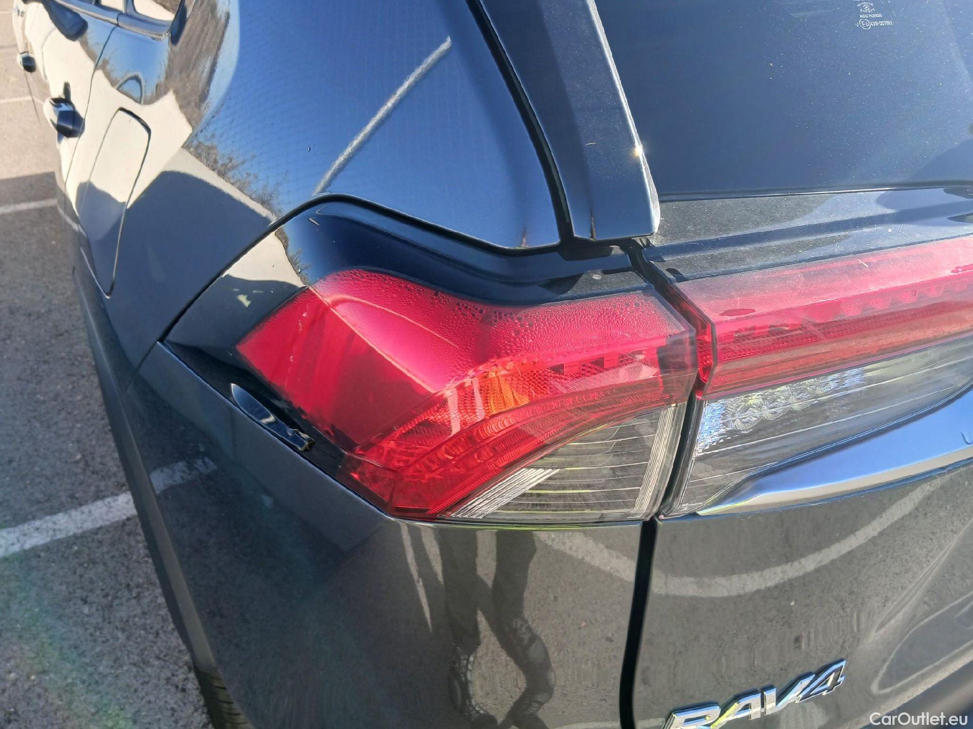  Toyota  RAV4 TOYOTA  / 2018 / 5P / todoterreno 2.5l 220H Advance #18