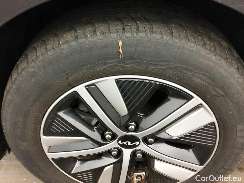  KIA  Niro KIA  / 2019 / 5P / crossover 1.6 GDi HEV 104kW (141CV) Drive #9