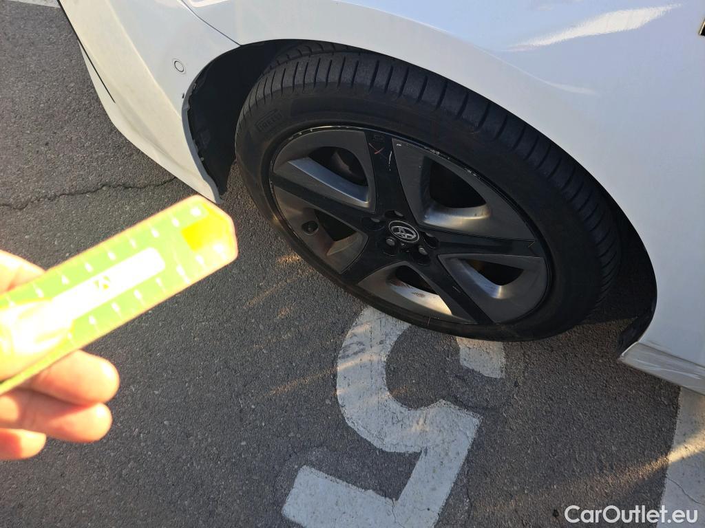  Toyota  Prius TOYOTA  / 2018 / 5P / berlina con portón 1.8  AWD-i #24