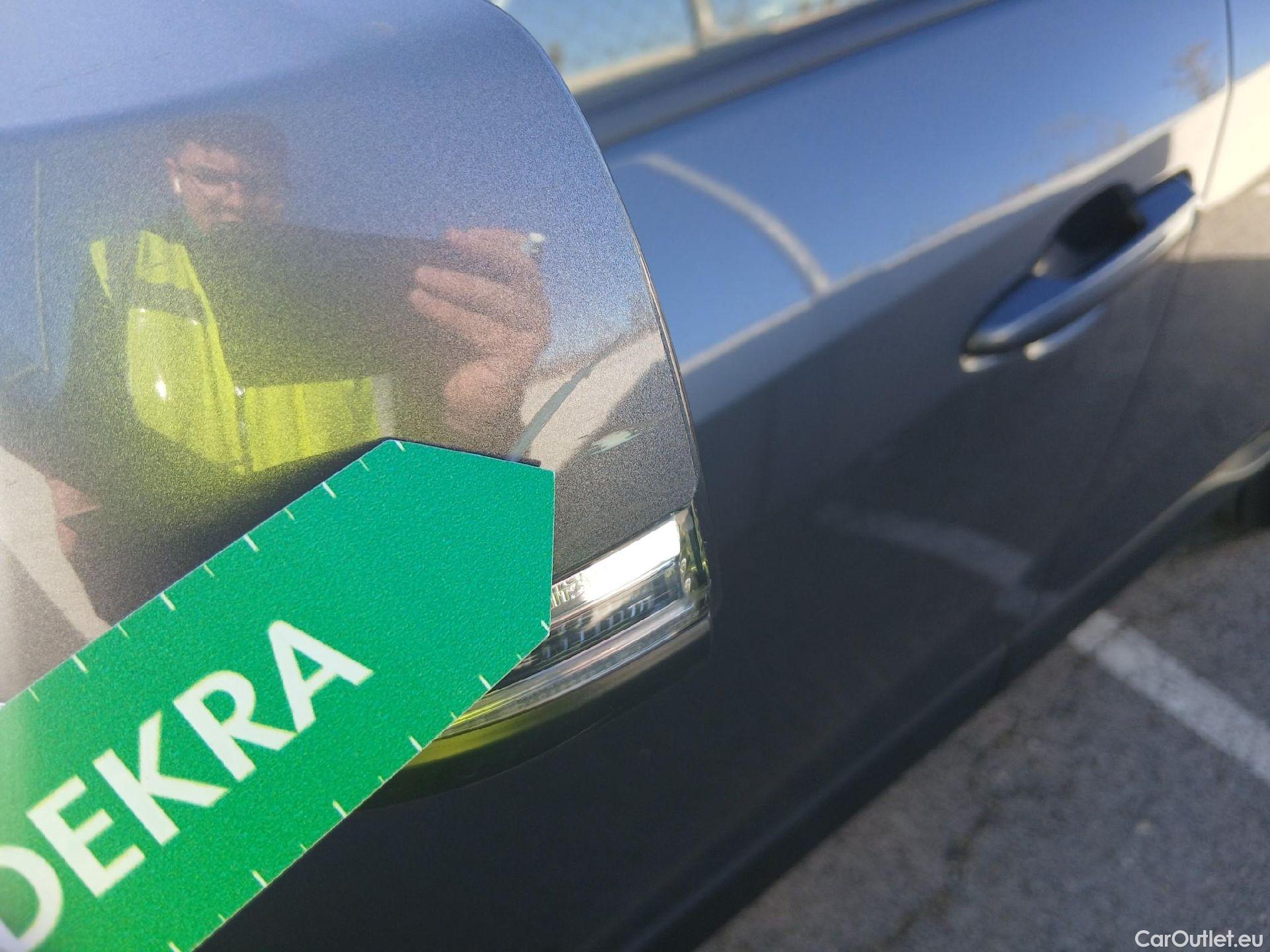  Toyota  RAV4 TOYOTA  / 2018 / 5P / todoterreno 2.5l 220H Advance #13