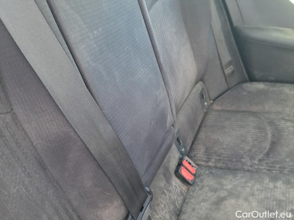  Toyota  Prius TOYOTA  / 2018 / 5P / berlina con portón 1.8  AWD-i #18