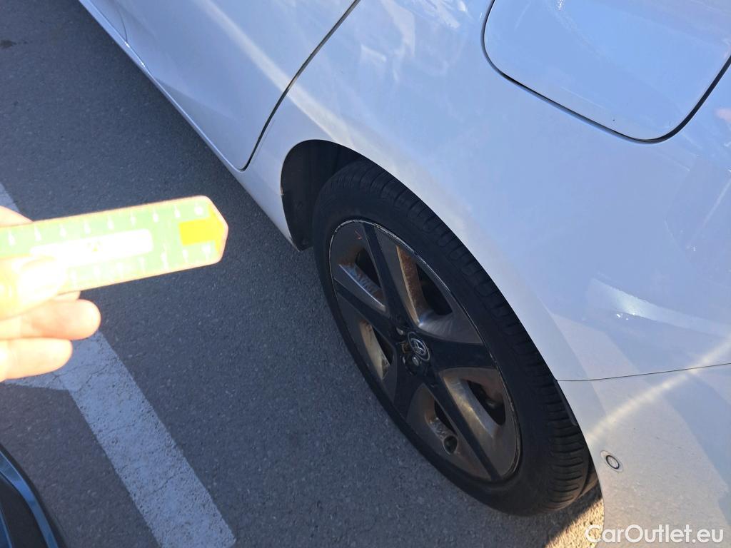  Toyota  Prius TOYOTA  / 2018 / 5P / berlina con portón 1.8  AWD-i #19