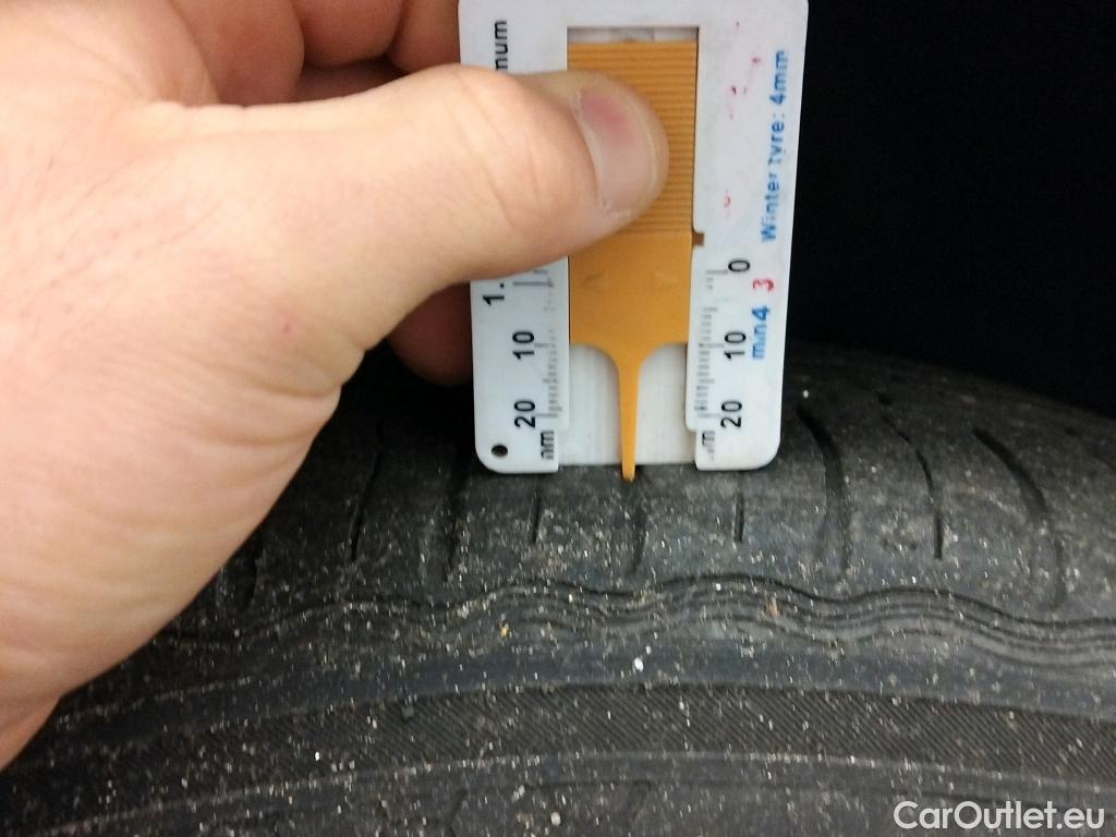  KIA  Niro KIA  / 2019 / 5P / crossover 1.6 GDi HEV 104kW (141CV) Drive #14