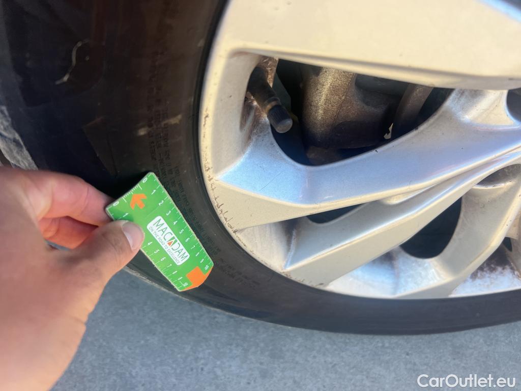  Hyundai  Tucson HYUNDAI  / 2018 / 5P / todoterreno 1.6 CRDI 85kW (116CV) 48V SLE 4X2(SP)(SL) #4