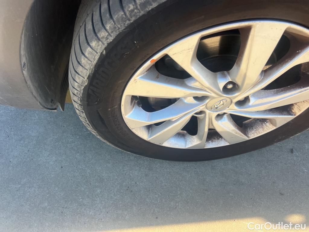  Hyundai  Tucson HYUNDAI  / 2018 / 5P / todoterreno 1.6 CRDI 85kW (116CV) 48V SLE 4X2(SP)(SL) #3