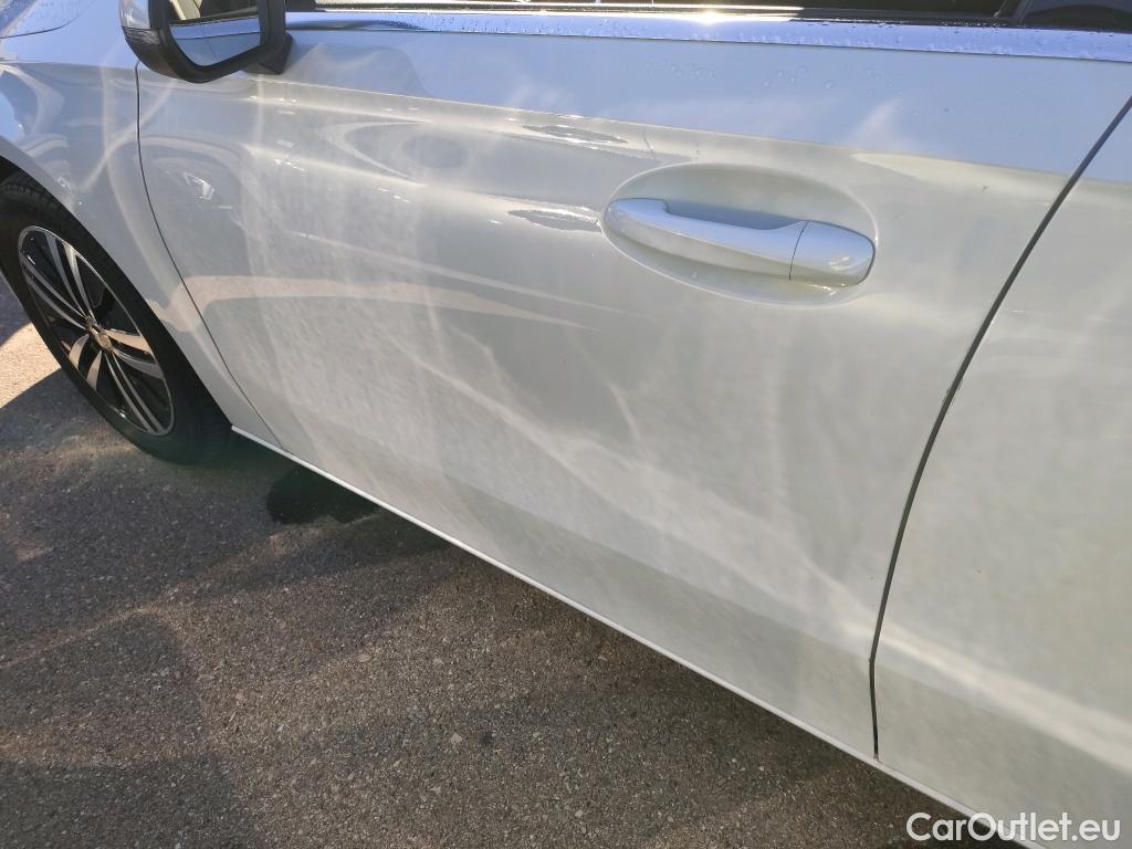  Mercedes  A-Klasse MERCEDES-BENZ Clase A / 2018 / 4P / sedán Sedán A 250 e #9