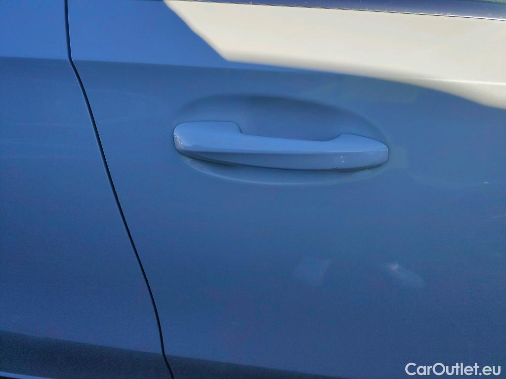  Mercedes  A-Klasse MERCEDES-BENZ Clase A / 2018 / 4P / sedán Sedán A 250 e #24