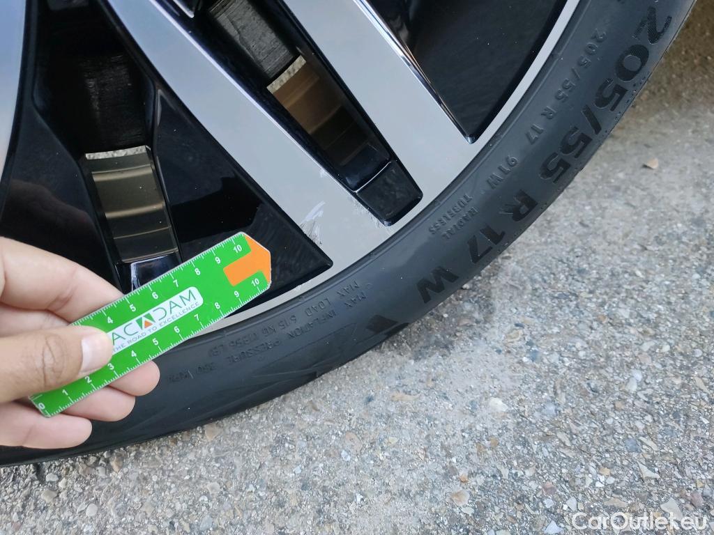  Mercedes  A-Klasse MERCEDES-BENZ Clase A / 2018 / 4P / sedán Sedán A 250 e #6