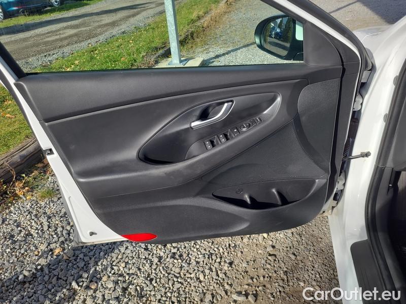  Hyundai  i30  (PD)(01.2017  ->)  1.5T-GDI 118 Family Smart #11