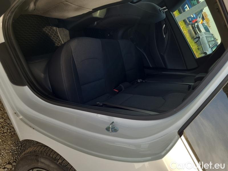  Hyundai  i30  (PD)(01.2017  ->)  1.5T-GDI 118 Family Smart #14