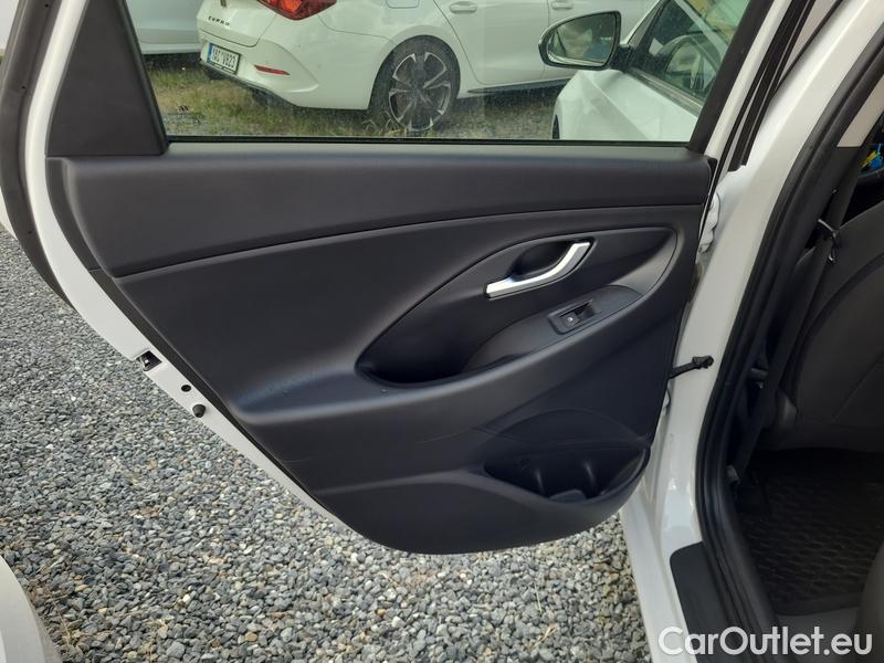  Hyundai  i30  (PD)(01.2017  ->)  kom.1.6CRDi 115 Smart #6