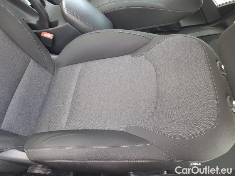  Hyundai  i30  (PD)(01.2017  ->)  kom.1.6CRDi 115 Smart #8