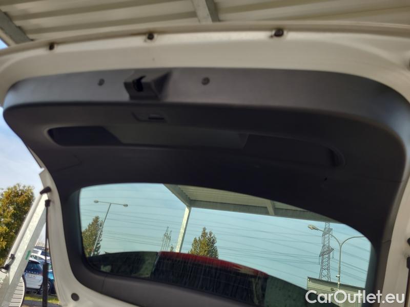  Hyundai  i30  (PD)(01.2017  ->)  1.5T-GDI 118 Family Smart #17